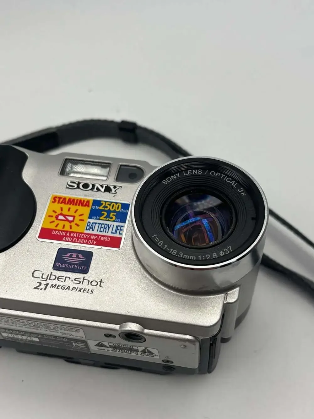 Sony Cyber-shot DSC-S50 2.1MP Digital Camera, with battery, no charger, vintage